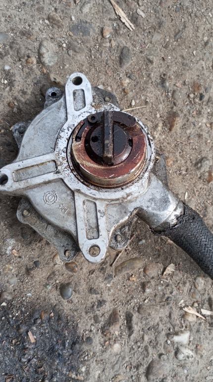 Pompă vacuum BMW seria 3 e46 motor valv