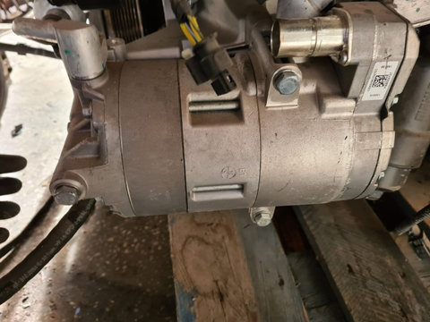 Pompa ac racire BMW motor Plug-In Hybrid cod 9496109
