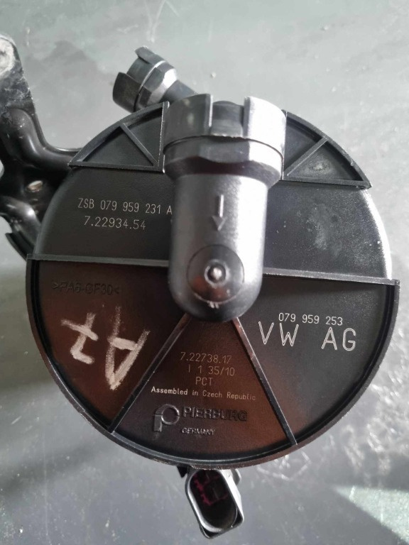 Pompa aer secundara originala Audi Q5 8R
