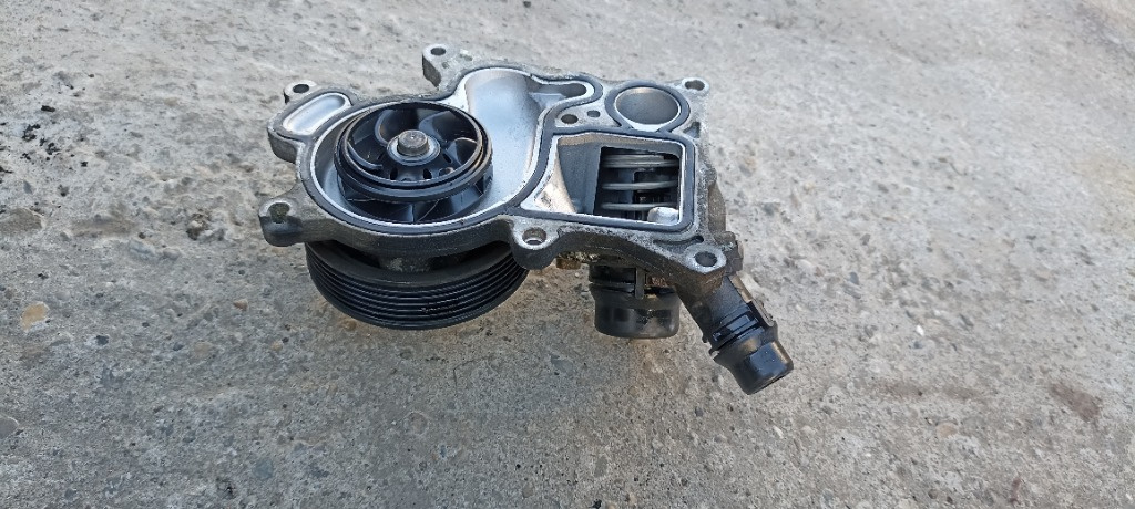 Pompa apa BMW Seria 2 F22 781083302