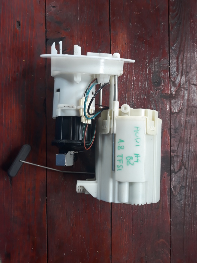 Pompa benzina rezervor Audi A4 B8 1.8 TFSI motor CDHA an 2010 2011 2012 cod 8K0919051M