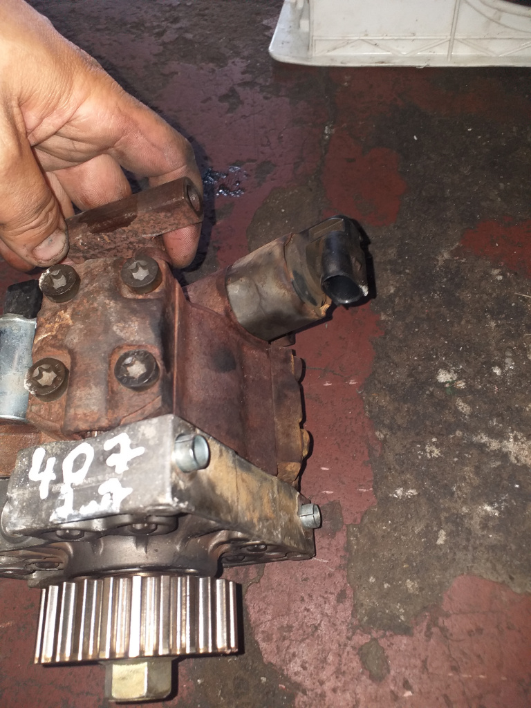 Pompa inalta presiune 2700 diesel LAND ROVER DISCOVERY 3 DIN 2007 COD 5WS40157