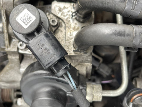 Pompa Inalta Presiune cu Senzor Regulator Volkswagen Golf 6 Plus 2.0 TDI CFHB CFHC 2008 - 2014 Cod 0445010529 03L130755AC