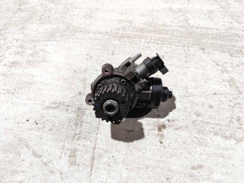 Pompa injectie 04L130755D Audi A3 8V 1.6 TDI cod motor CLHA