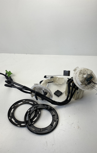 Pompa motorina din rezervor A2044700694 A2044702294 Mercedes-Benz C-Class W204/S204 [2007 - 2012] Sedan 4-usi C 350 7G-Tronic (272 hp) OM642.830 722902