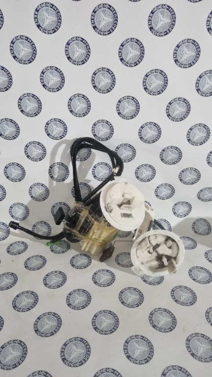 Pompa motorina Mercedes c207 E class cabrio cod A2044702294