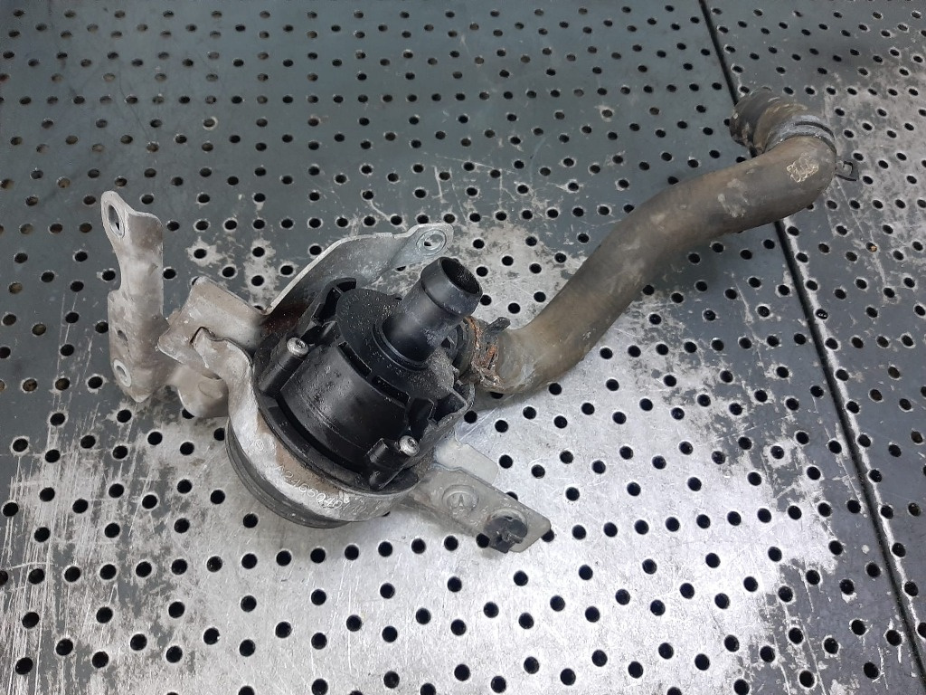 Pompa recirculare apa 1.6b mercedes cla x117 a-class w176 b-class w246 gla a0005000686 0392023206