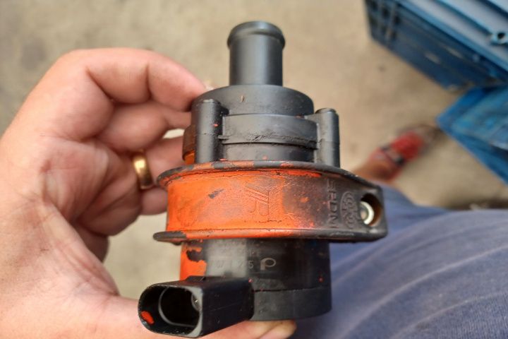 Pompa recirculare apa 1K0965561F Volkswagen VW Gol