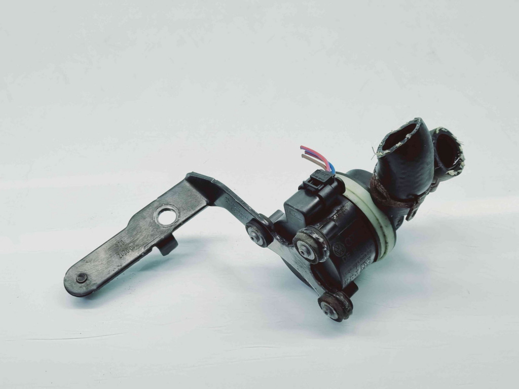 Pompa recirculare apa Volkswagen Jetta 4 (6Z) [Fab