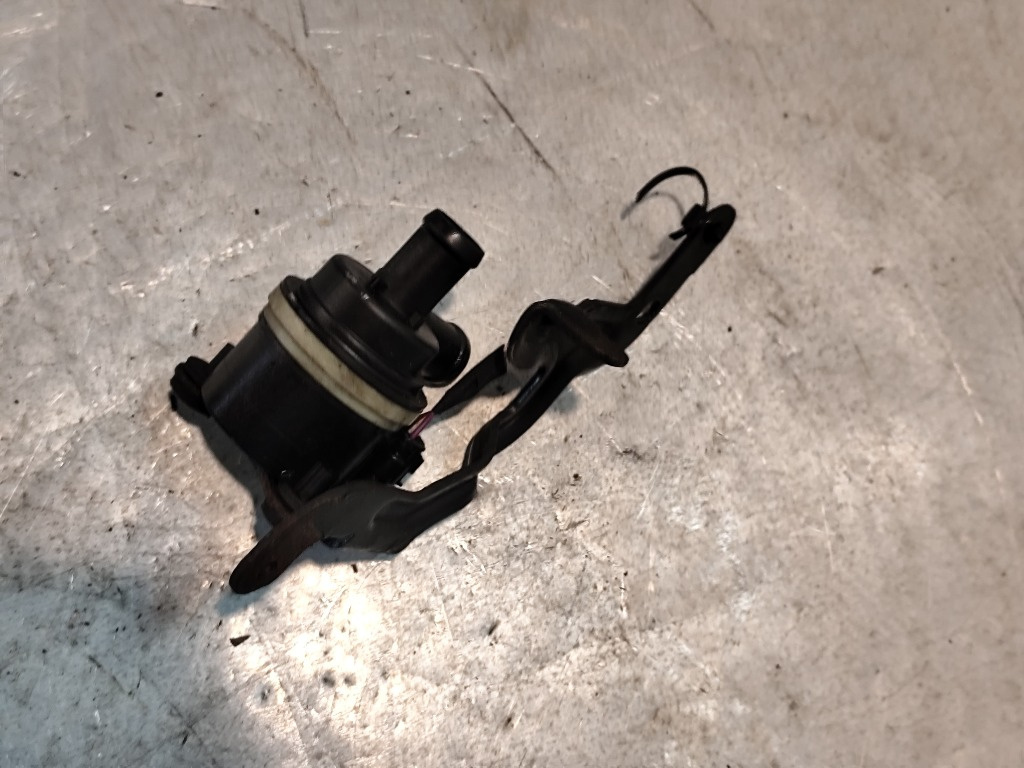 Pompa recirculare apa VW Vento 1.4i 150 cai cod piesa : 6R0965561A