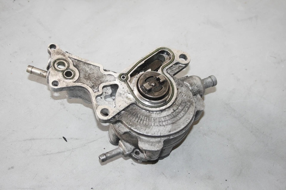 POMPA TANDEM / VACUUM 038145209A Volkswagen GOLF 5 an 2005 AXR / ATD / AMF / AMF / BKC / BXE cod piesa 038145209A