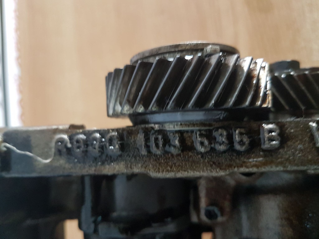 Pompa ulei cu balansoare audi a4 b7 2.0 