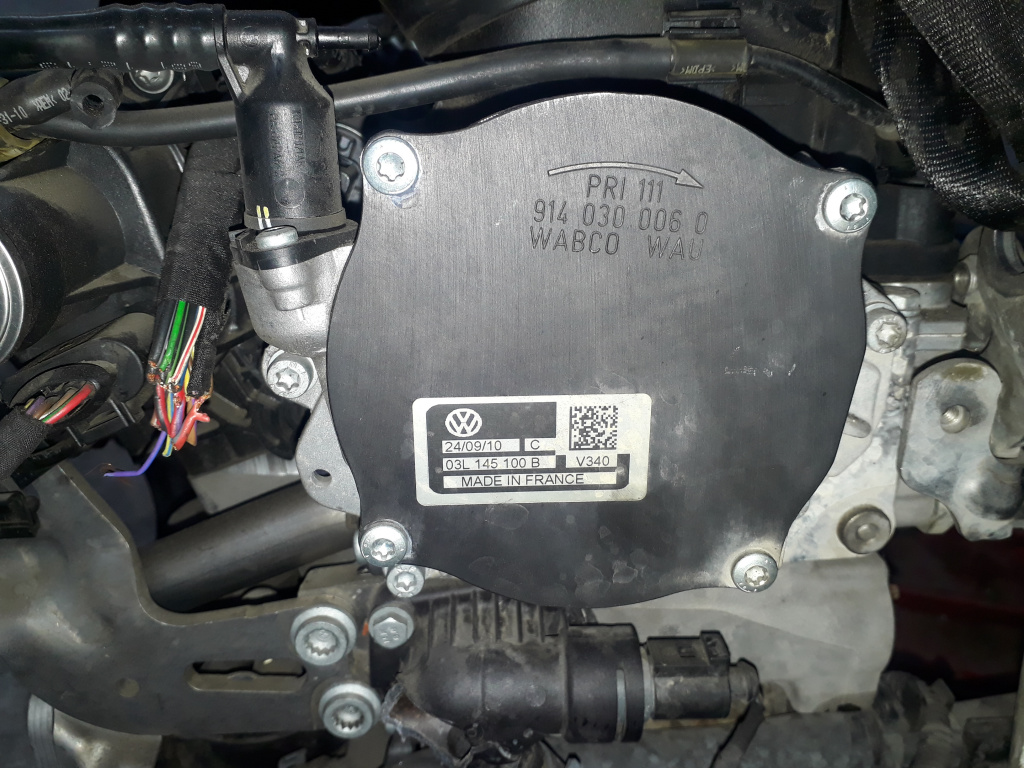 Pompa vacuum 03L145100B, Vw Golf 6, 1.6 tdi, CAYC