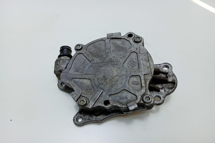 Pompa vacuum 1.6 tdi 03L145100 Volkswagen VW Golf 6 [2008 - 2015]