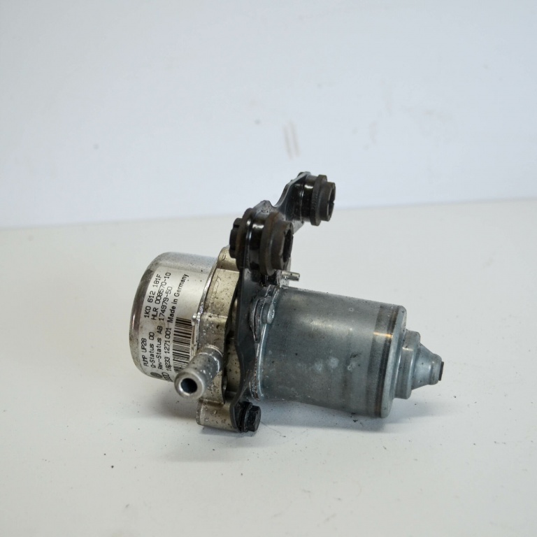 Pompa vacuum Audi A3 8P 2.0 FSi 150 cai cod piesa : 1K0612181F