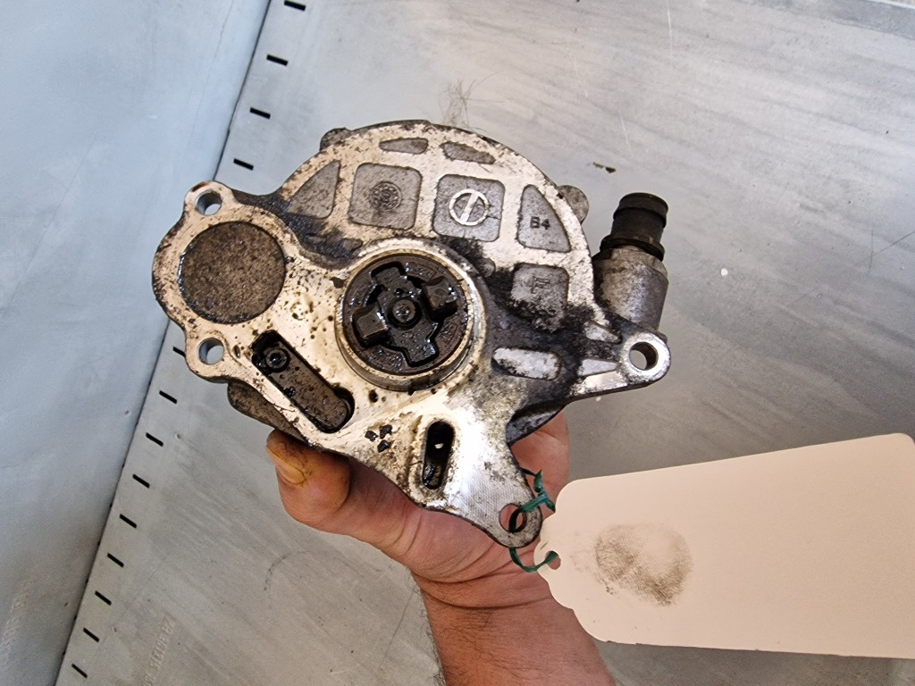 Pompa Vacuum Audi A4 B8 2.0TDI cod 03L145100F