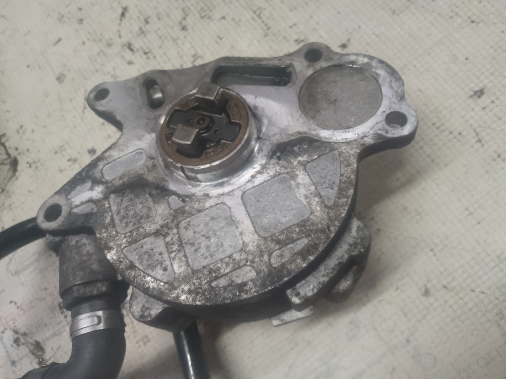 Pompa vacuum Audi A5 2011, 03L145100F