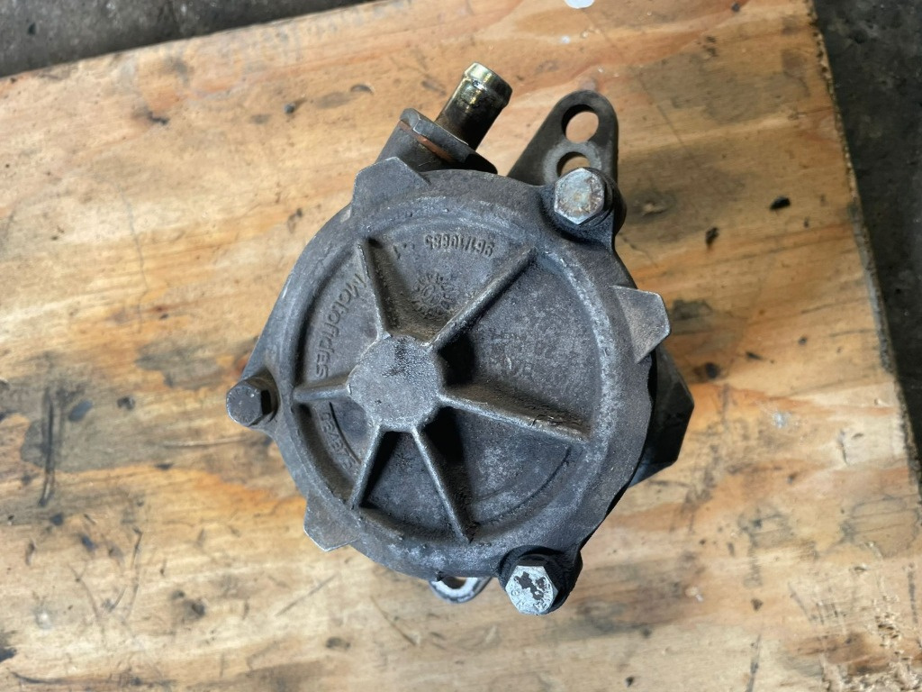 Pompa vacuum BMW E46 2.0 diesel 136cp