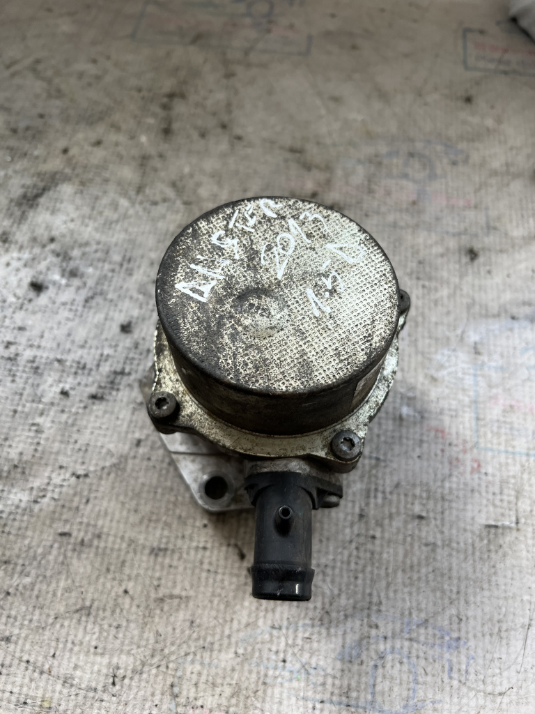 Pompa vacuum Dacia Duster 1.5 Motorina 2013, 82C10C5306C