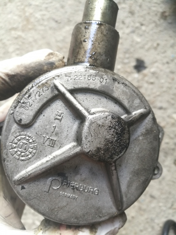 Pompa vacuum pentru VW Passat B5.5 2.6TDi, cod motor AKN