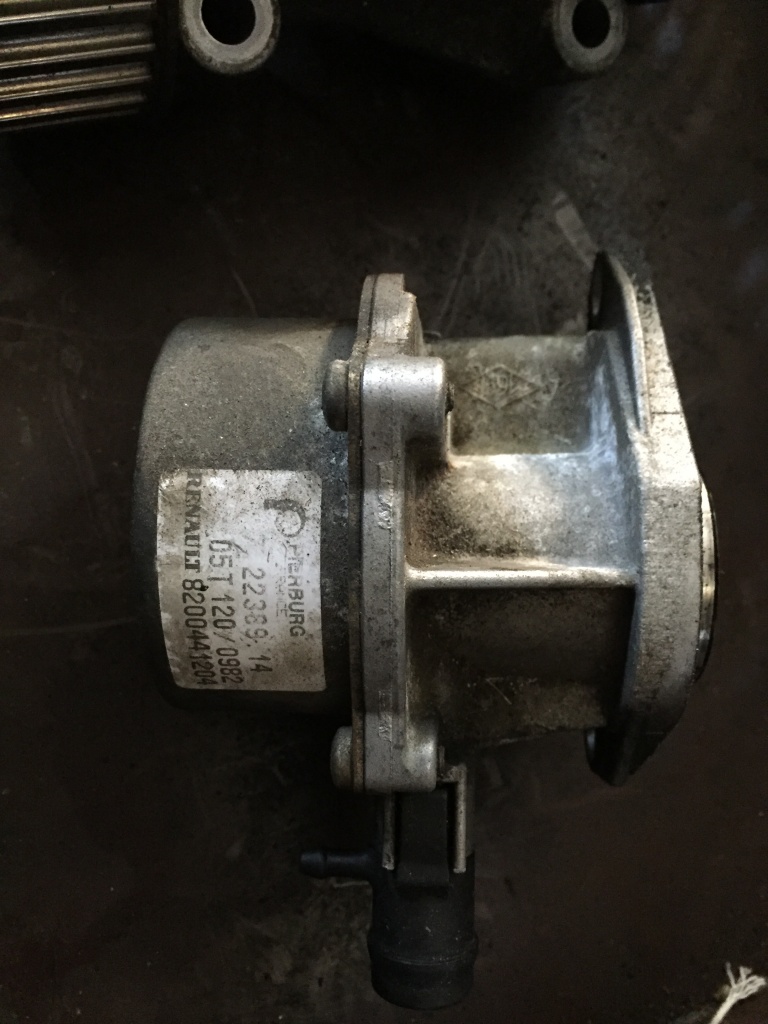 Pompa vacuum Renault 1.5 DCI cod 8200441204