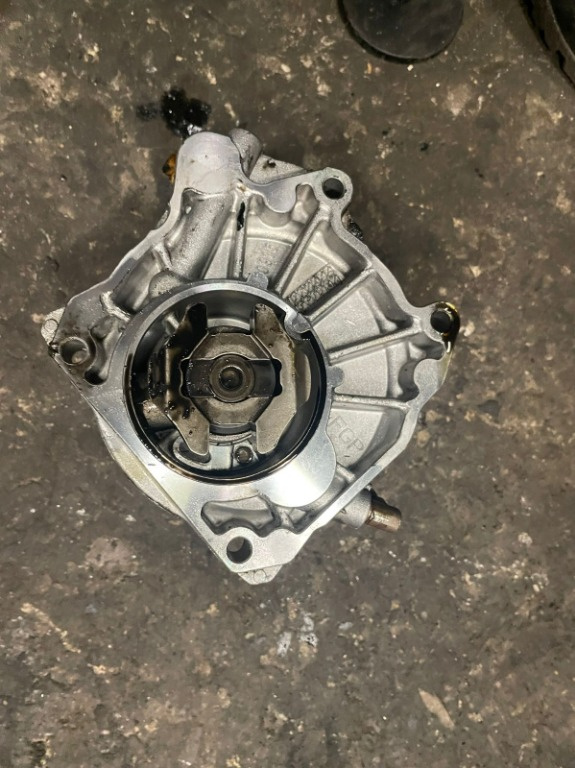 Pompa vacuum Renault Trafic / Opel Vivaro 1.9 diesel F9Q