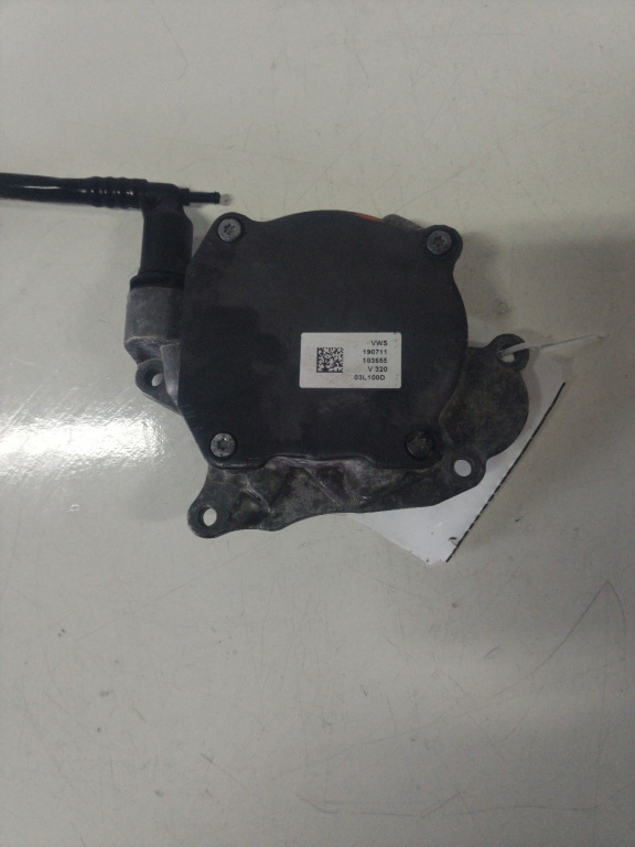 Pompa vacuum Volkswagen Polo 6 R an 2012 CFW , 1.2 TDI 55 kW / 75 CP, 1199 cmc / 1.2 l DIESEL cod piesa 03L145207