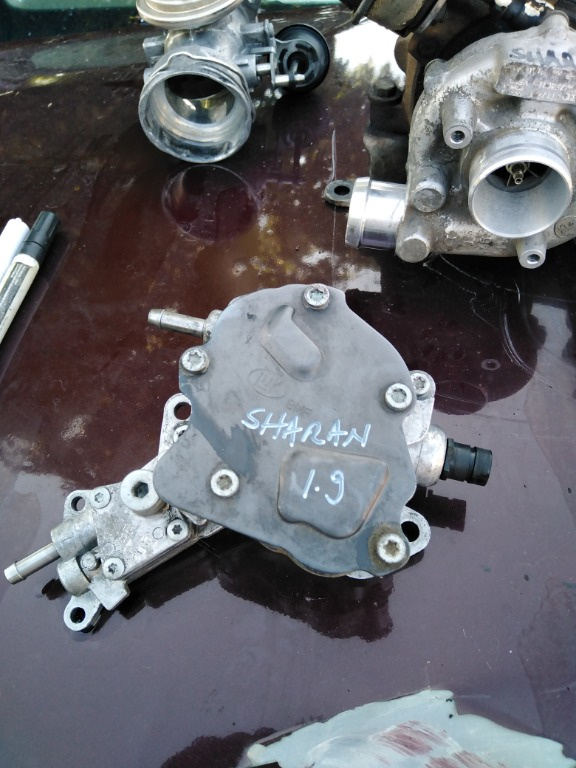 Pompa vacuum vw sharan 2005 1,9,cod piesa 038145209E