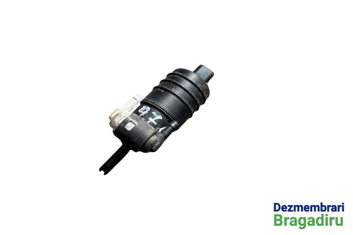Pompita lichid parbriz si luneta Cod: 8200213041, 8200213042 8200213041, 8200213042 Renault Clio 2 [facelift] [2001 - 2005] Hatchback 5-usi 1.5 dCi MT (82 hp) Cod motor: K9K-B7-02