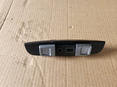 Port usb + auxiliar Seat Leon 1P 1.2 TSI an 2011 Cod : 1P0035726A