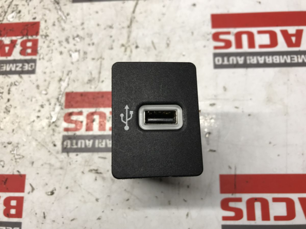 Port USB Ford Focus 4 Mk4 An 2018 Cod HS7T 14F014 AC