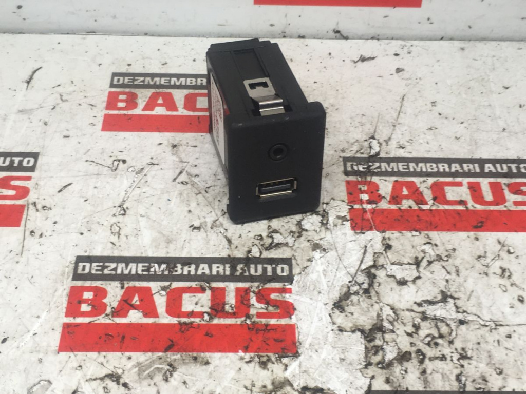 Port USB Opel Zafira C cod: 20868798