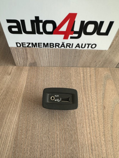 Port USB / Priza AUX Renault Scenic 3 cod 28023000