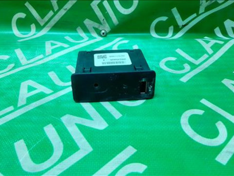 Port USB RENAULT MEGANE IV Hatchback 1.5 dCI 110 (B9A3) K9K 646 ,K9K 648 ,K9K 656