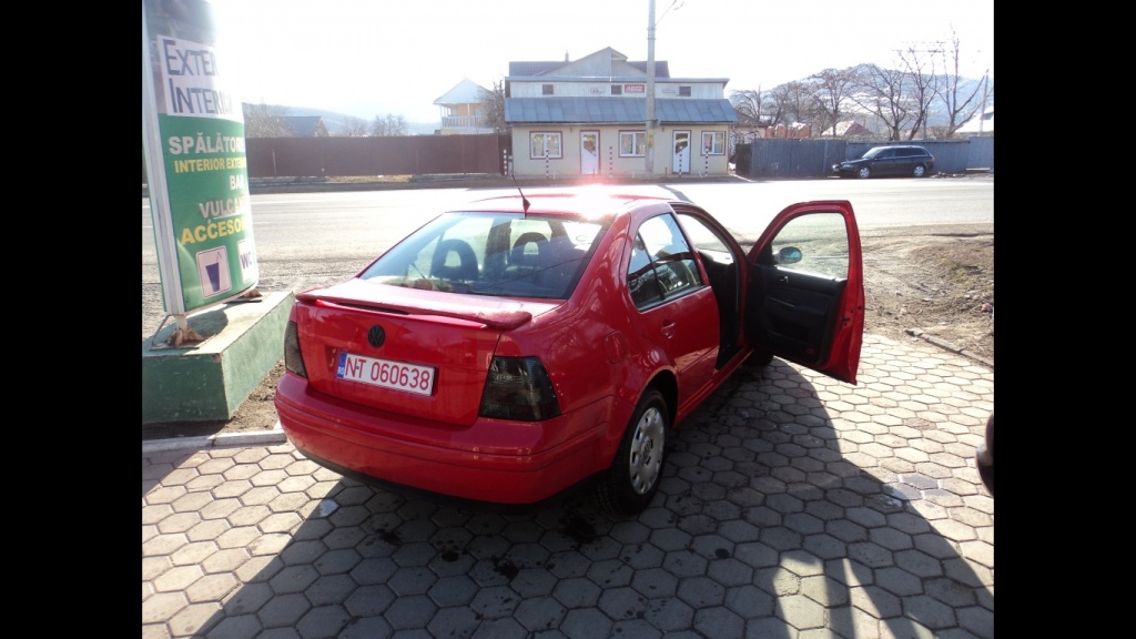 Portbagaj VW BORA berlina la 250lei. Este original, trebuie vopsit intrucat prezinta locuri cu lacul exfoliat. FACTURA,GARANTIE. ELERONUL ESTE VANDUT!