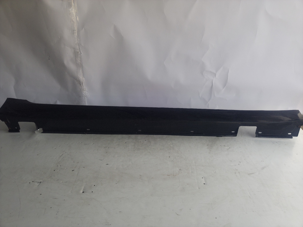 Prag dreapta Bmw E60 an 2009 cod piesa 51777178122