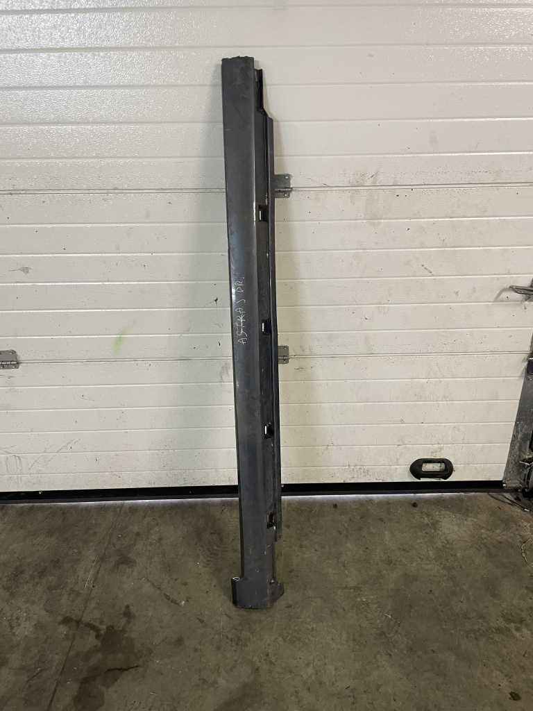 Prag dreapta plastic Opel Astra J 1.6 Motorina 2012