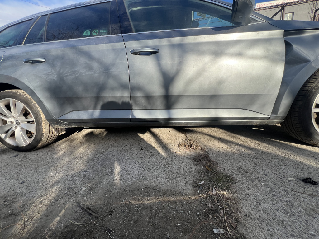 Prag dreapta tabla Skoda Superb 3 Break 2018