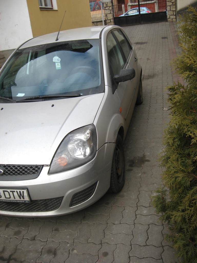 Prag fata stanga dr ford fiesta 2005 stare buna