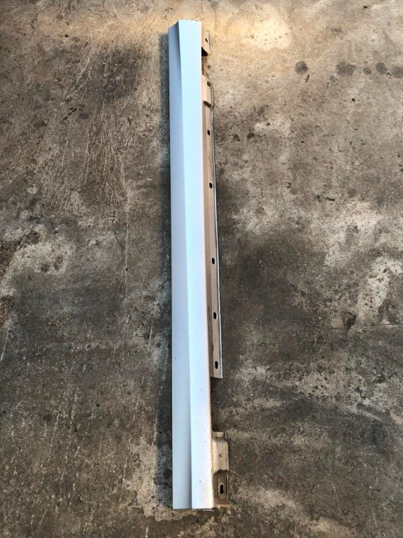 Prag stanga Mercedes C Class W204 2007-2010