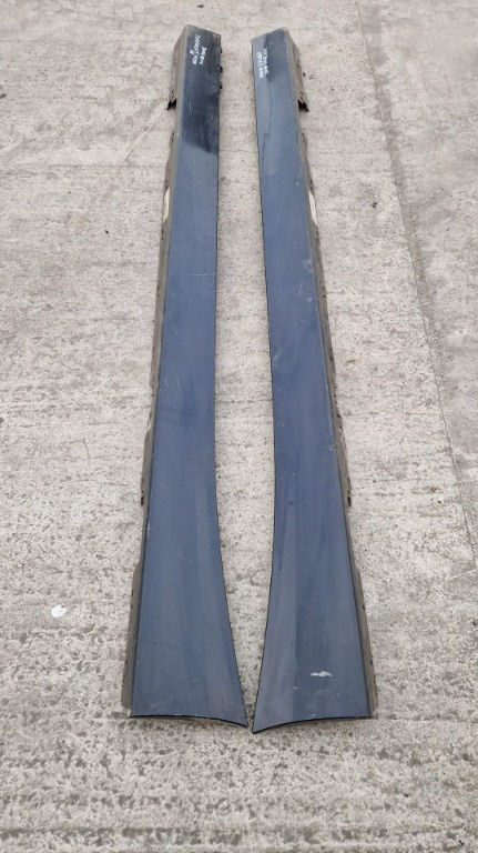 Praguri BMW Seria 1 F20 NFL 2011-2015 prezintă mici defecte