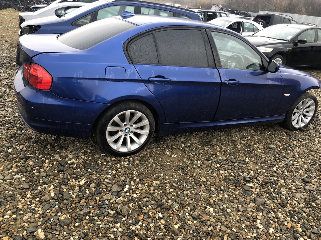 Praguri BMW Seria 3 E90 2010 Hatchback 2