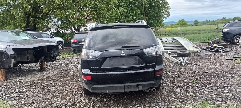 Praguri Mitsubishi Outlander 2010 SUV 2.