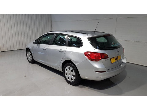 Praguri Opel Astra J 2011 Break 1.7D