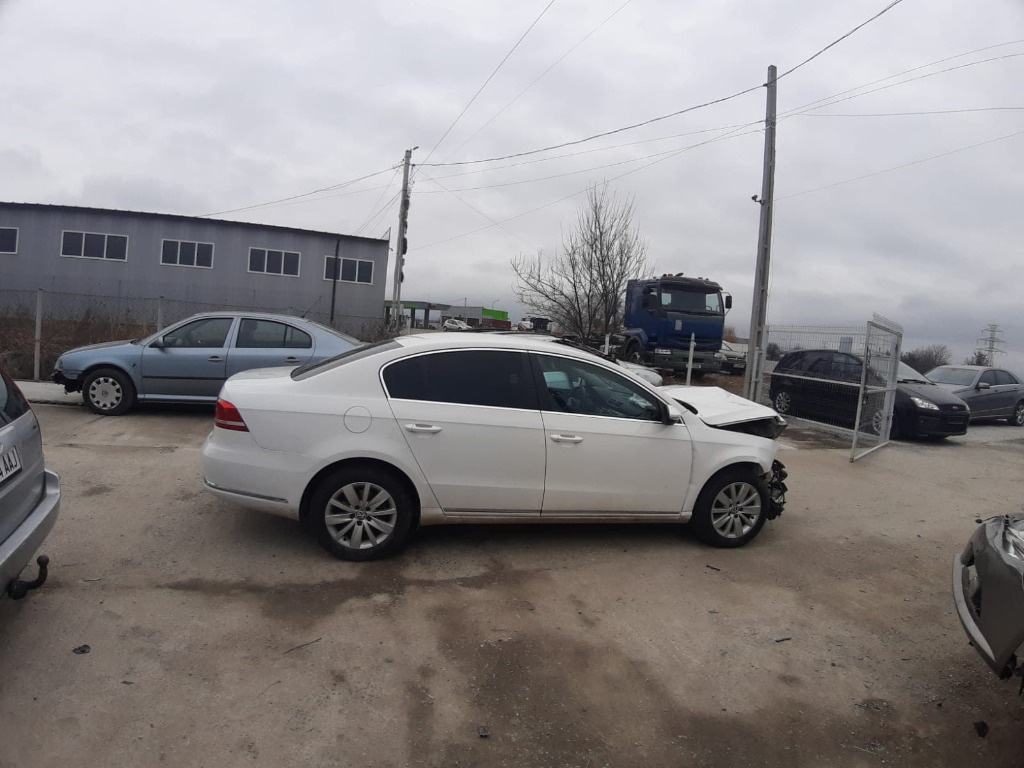 Praguri Volkswagen Passat B7 2012 berlina 1.6 tdi