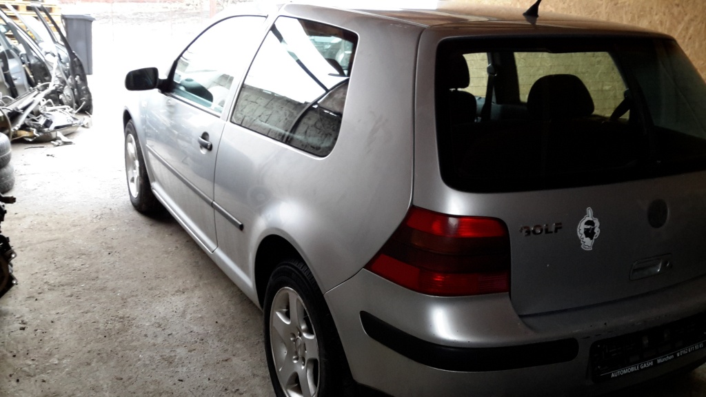 Praguri VW Golf 4 2001 hatchback 1.4