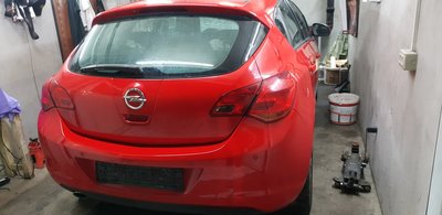 Prelungire bara fata Opel Astra J 2011 Hatchback 1