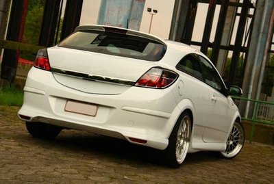 Prelungire fusta spoiler bara spate Opel Astra H G