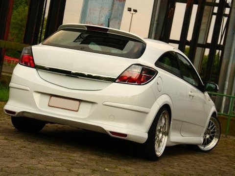 Prelungire fusta spoiler bara spate Opel Astra H GTC OPC Line
