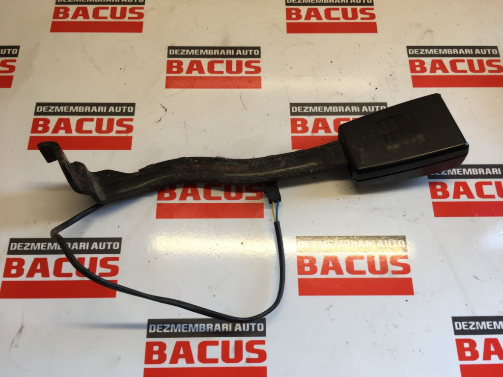Pretensionare centura Volkswagen Golf 6 cod: 1k4857756t